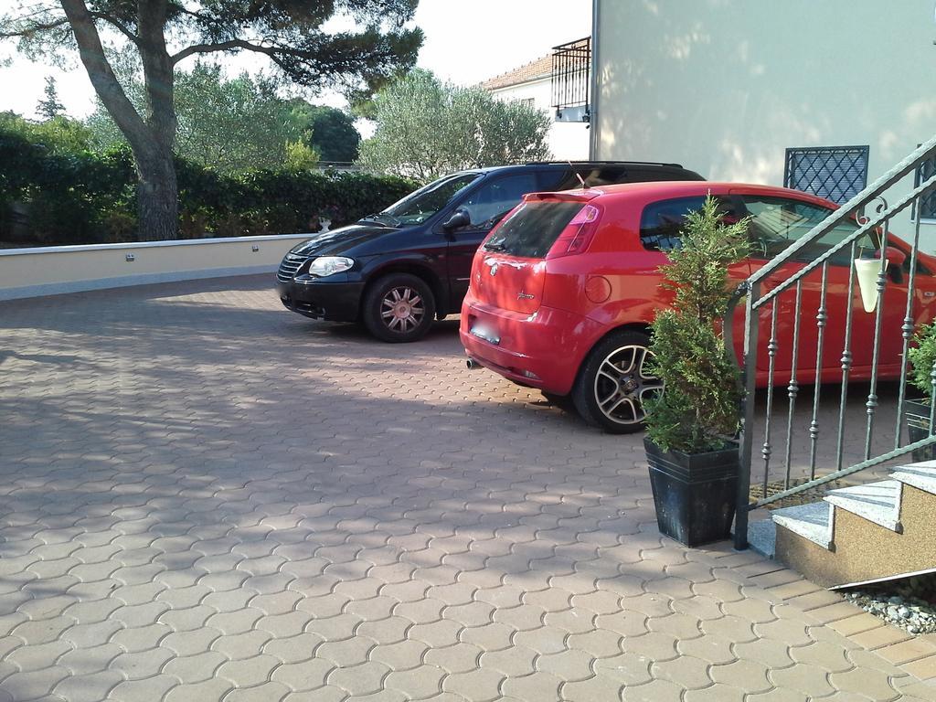 Holiday Home Villa Romantica Sveti Filip i Jakov Bilik gambar