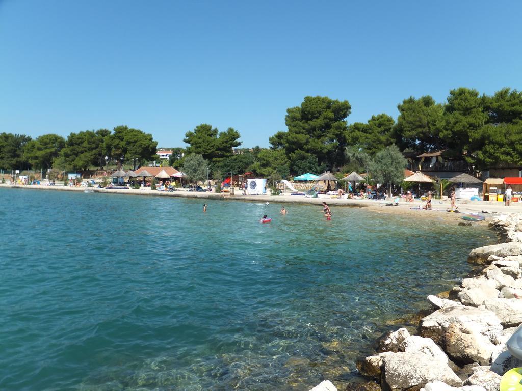 Holiday Home Villa Romantica Sveti Filip i Jakov Bilik gambar